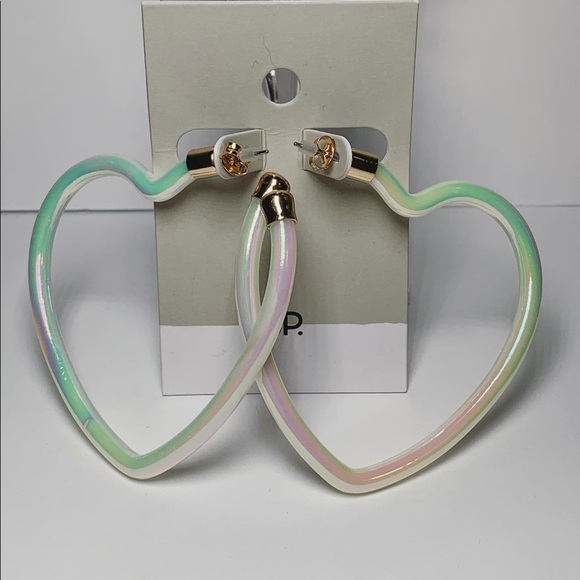 Heart shape hoop earrings - Picture 2 of 3